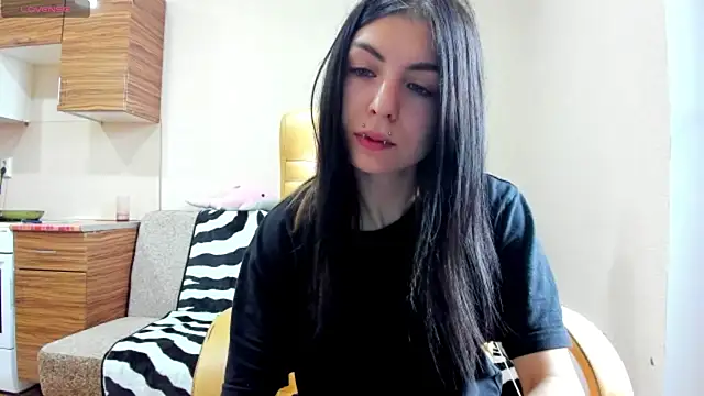 Snapshot of ErlinaBuoy chatting on 07.16.26 ErlinaBuoy online show from 07.16.26