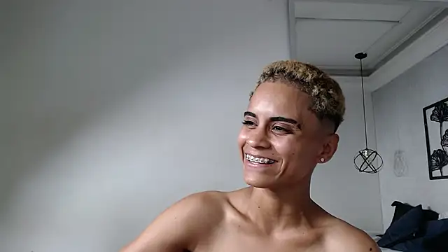 Liiamthompson online show from 02.06.25