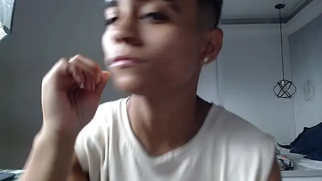 Liiamthompson online show from 02.10.25