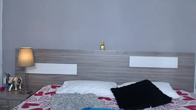 Liiamthompson online show from 10.19.25