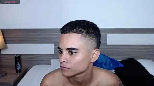 Liiamthompson online show from 11.10.25