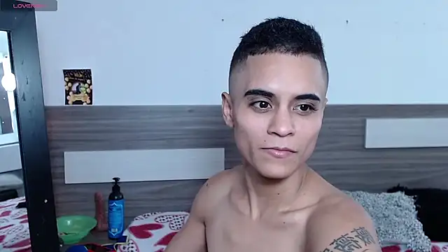 Liiamthompson online show from 11.22.25