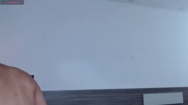 Liiamthompson online show from 11.24.25