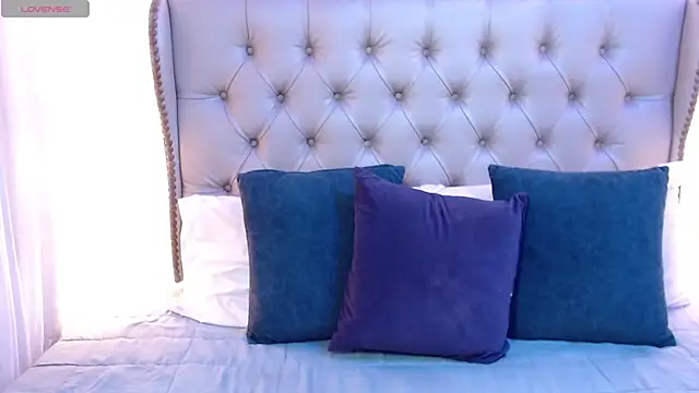 Liiamthompson online show from 06.01.26