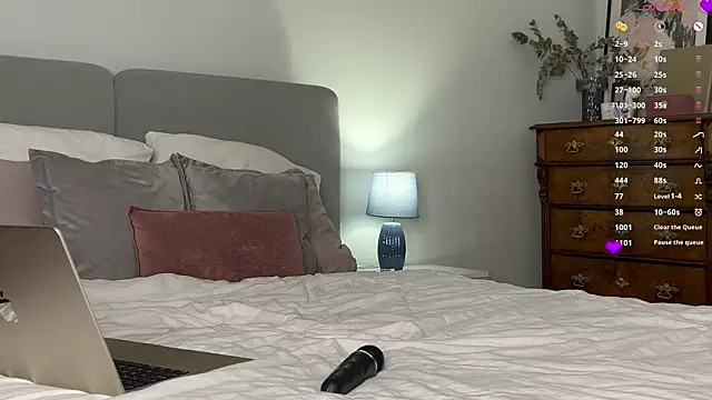 Snapshot of WhiteAnni chatting on 10.03.25 WhiteAnni online show from 10.03.25