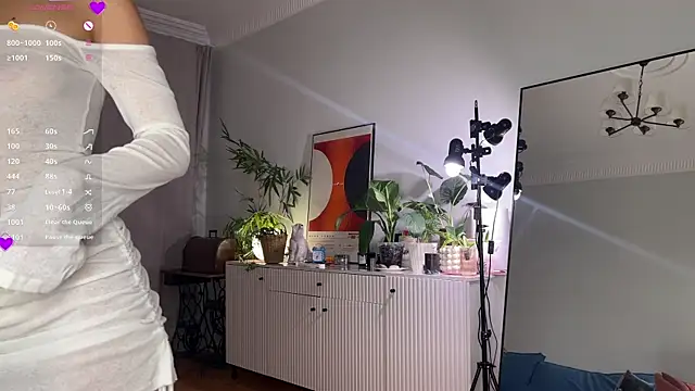 Snapshot of WhiteAnni chatting on 10.11.25 WhiteAnni online show from 10.11.25