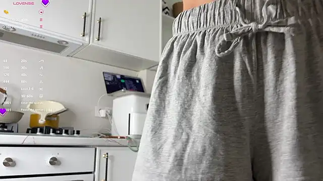 Snapshot of WhiteAnni chatting on 02.17.26 WhiteAnni online show from 02.17.26