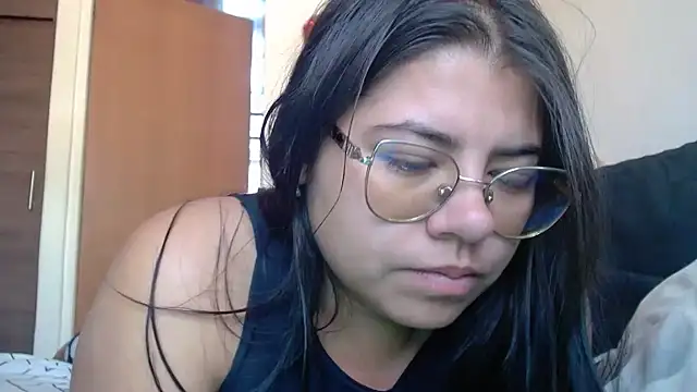 Snapshot of viccky_vick chatting on 09.11.25 viccky vick online show from 09.11.25