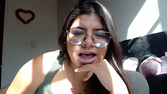 Snapshot of viccky_vick chatting on 10.23.25 viccky vick online show from 10.23.25