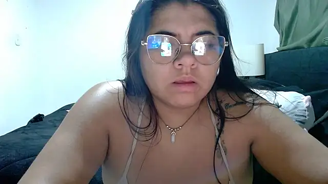 Snapshot of viccky_vick chatting on 10.27.25 viccky vick online show from 10.27.25