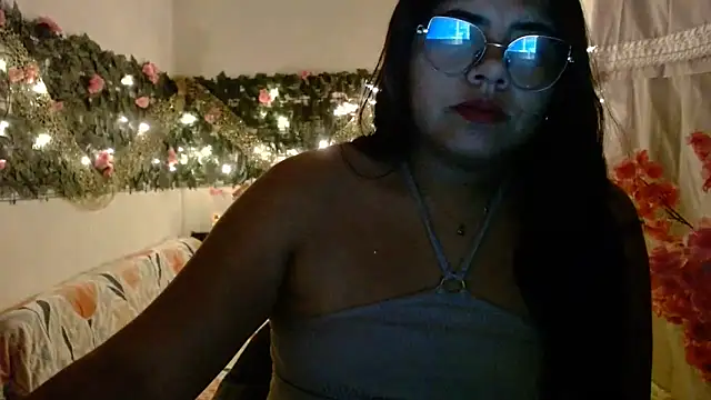 Snapshot of viccky_vick chatting on 11.28.25 viccky vick online show from 11.28.25