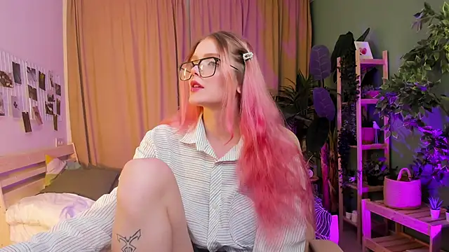 Gretchen Mol online show from 01.10.26