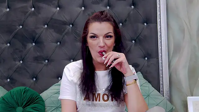 Snapshot of LissaAnn chatting on 02.26.25 LissaAnn online show from 02.26.25