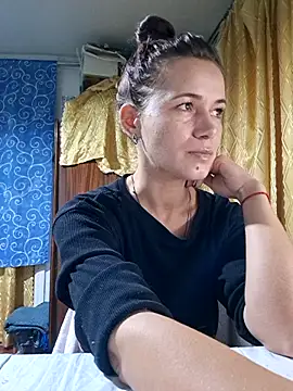 Snapshot of Belladonna253 chatting on 10.21.25 Belladonna253 online show from 10.21.25