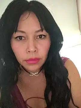 KellyPerlaxxx online show from 10.24.25