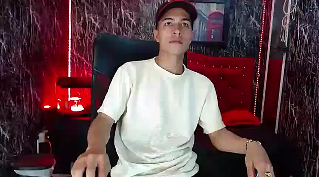 Snapshot of Dylan_Milk chatting on 01.30.25 Dylan Milk online show from 01.30.25