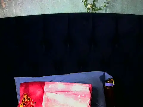 MissLatinaLat online show from 04.19.26