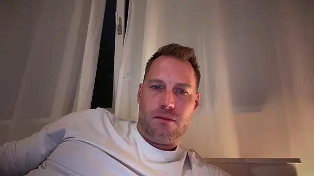 Snapshot of Christian87xxx chatting on 09.26.25 Christian87xxx online show from 09.26.25