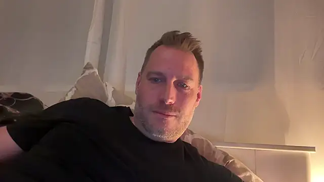 Snapshot of Christian87xxx chatting on 11.13.25 Christian87xxx online show from 11.13.25