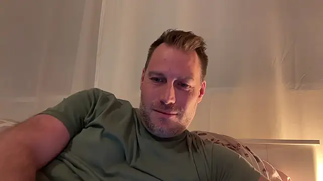 Snapshot of Christian87xxx chatting on 11.20.25 Christian87xxx online show from 11.20.25