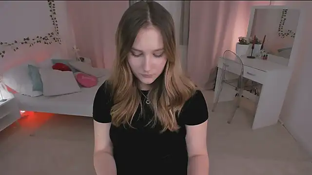 Snapshot of MaryWaddell chatting on 02.12.25 MaryWaddell online show from 02.12.25