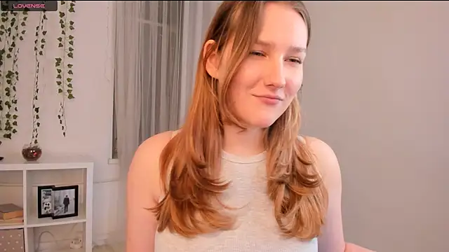 Snapshot of MaryWaddell chatting on 02.28.25 MaryWaddell online show from 02.28.25