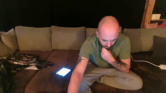 Snapshot of Chester_2006 chatting on 02.05.25 Chester 2006 online show from 02.05.25