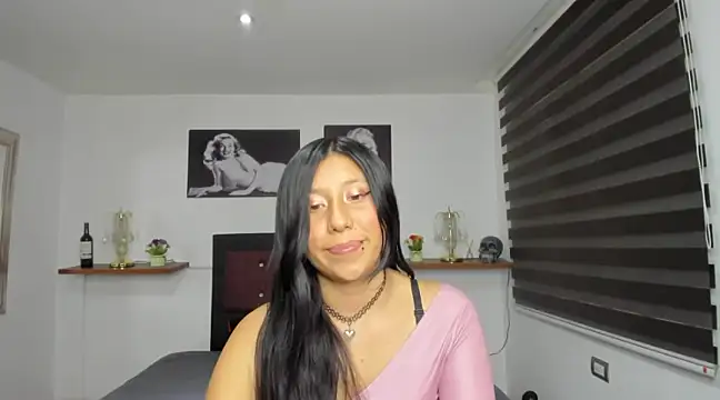 Nohemi louse online show from 02.08.25