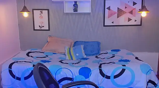 Nohemi louse online show from 02.20.25