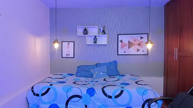 Nohemi louse online show from 03.13.25