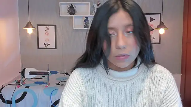 Nohemi louse online show from 03.17.25