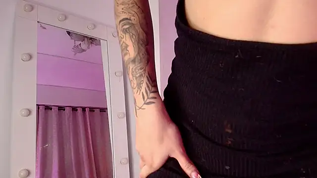 sara lopee1 online show from 10.15.25