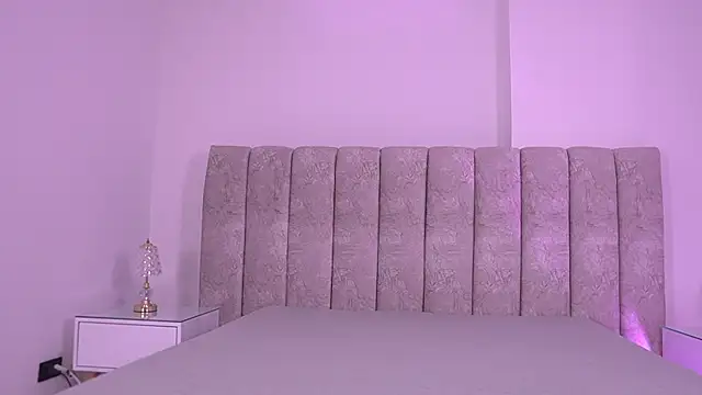 sara lopee1 online show from 11.19.25