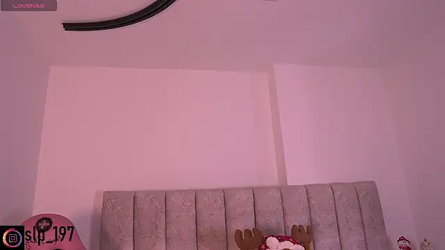 sara lopee1 online show from 12.15.25