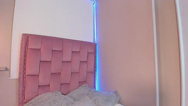 Roxy Stonee online show from 03.25.26