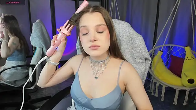 Snapshot of kaisajenner chatting on 02.19.26 kaisajenner online show from 02.19.26