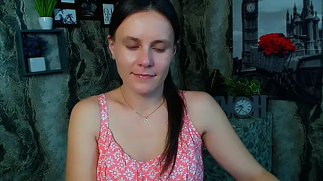 Snapshot of ValeriaHeart_ chatting on 11.24.25 ValeriaHeart online show from 11.24.25