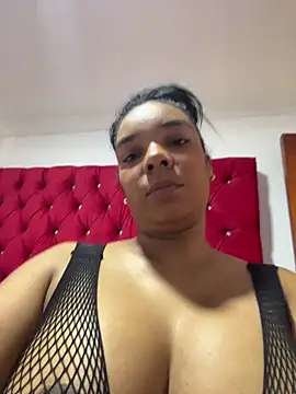 Snapshot of stefania_brunnett chatting on 05.09.26 stefania brunnett online show from 05.09.26