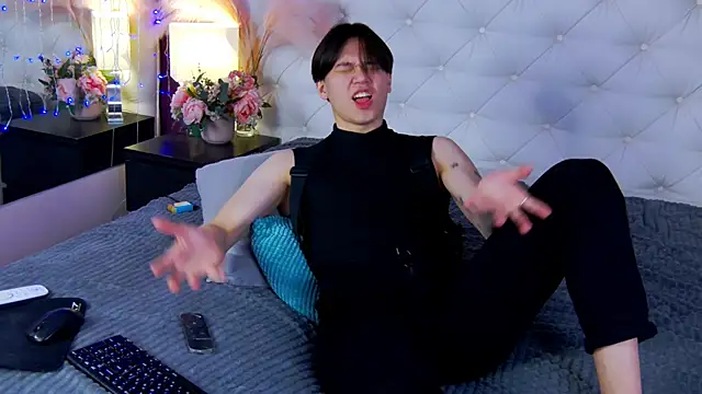 Snapshot of just_gay_ chatting on 03.10.25 just gay  online show from 03.10.25