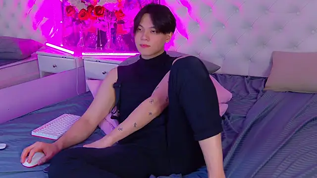 Snapshot of just_gay_ chatting on 03.13.25 just gay  online show from 03.13.25