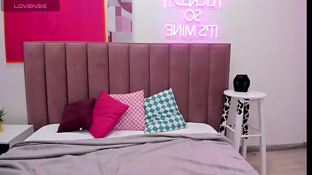 TessaAdorable online show from 11.19.25