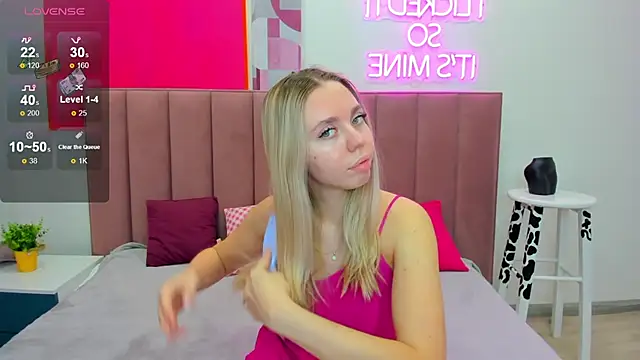 TessaAdorable online show from 11.23.25