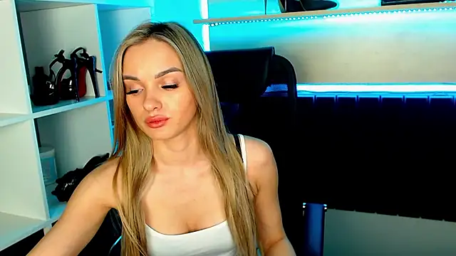 EvaBalmer online show from 03.04.25