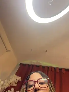 vicky bass online show from 12.04.25