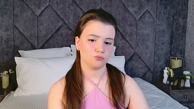 Pauline Heaven online show from 12.16.25