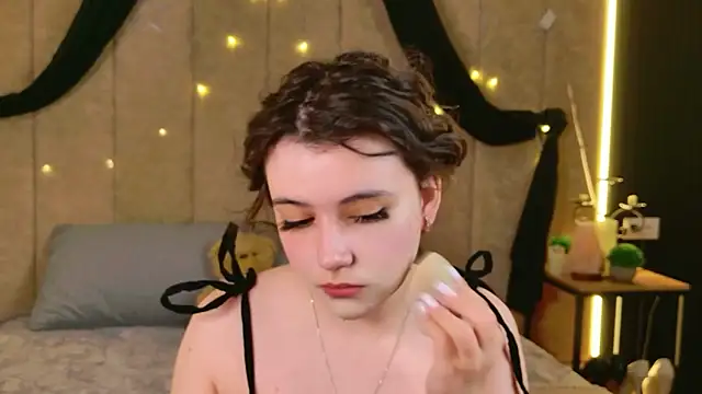 Pauline Heaven online show from 03.10.26