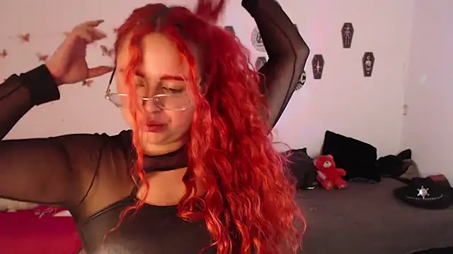 Snapshot of EstefyTabbo chatting on 11.22.25 EstefyTabbo online show from 11.22.25