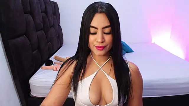 Snapshot of samyrosss6 chatting on 02.05.25 samyrosss6 online show from 02.05.25