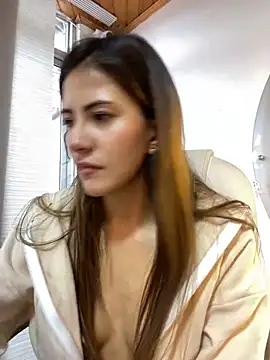 Snapshot of Andrea18_blonde chatting on 02.22.25 Andrea18 blonde online show from 02.22.25