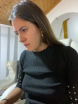 Snapshot of Andrea18_blonde chatting on 03.17.25 Andrea18 blonde online show from 03.17.25